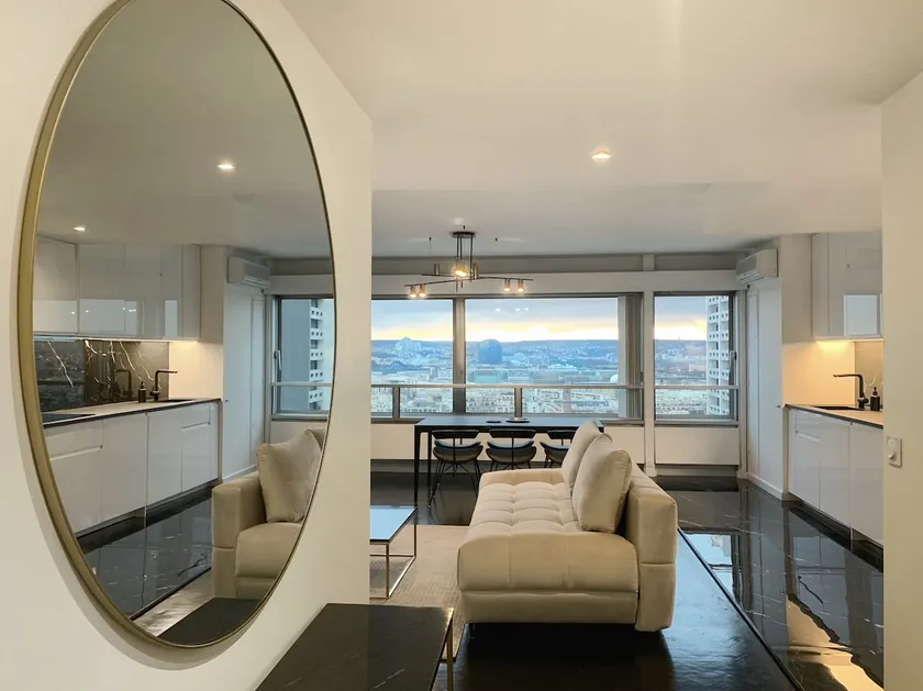 RARE 75m2 Parisian apartment, breathtaking views! - Image 1