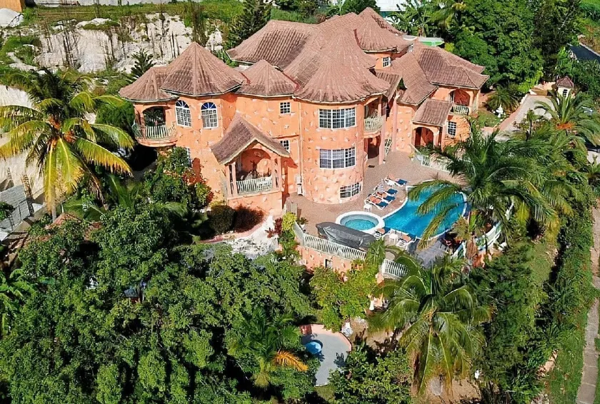 Dream Castle Villa, Montego Bay, 9 Large bedrooms - Image 1