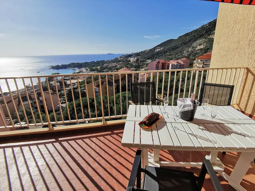 Beautiful studio, overlooking Marinella Bay... - Image 1