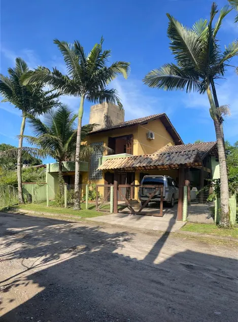 Townhouse with 3 bedrooms, 4 bathrooms, parking - Image 1