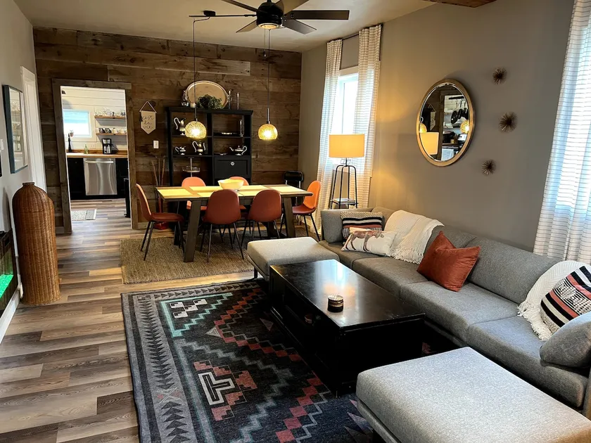 Comfortable Cottage Near The Heart Of Town - Image 1