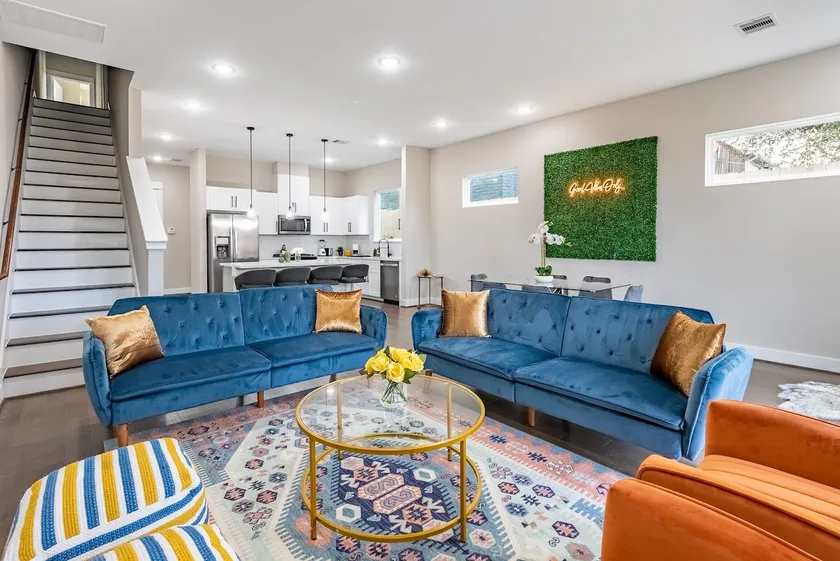 Alim Pad 2: Brand new home in down town Houston - Image 1