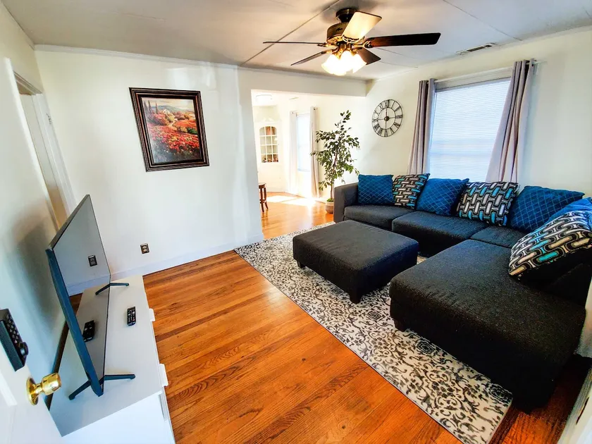 East Mem 2bed 1bath - Image 1
