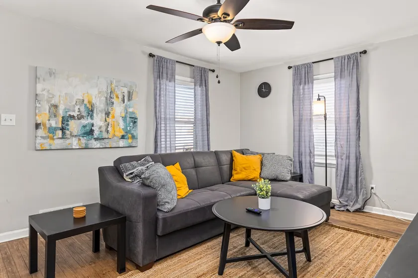 Glen Living | 3BD Central Peoria | Monthly Stay - Image 1