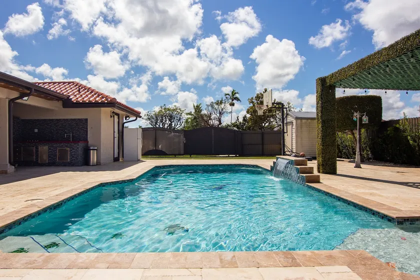 Beautiful Luxury Villa - Image 1