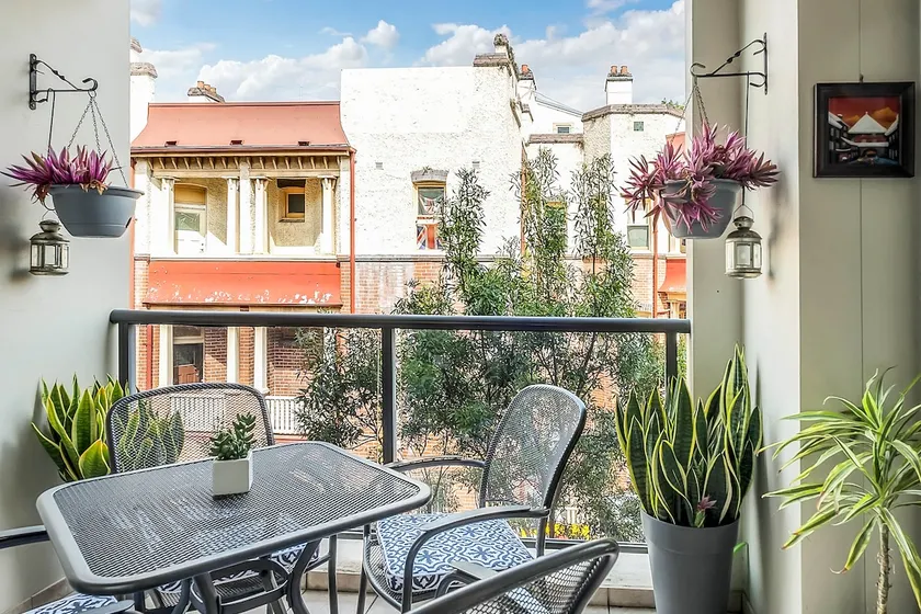 Charming Chippendale Escape with Rooftop Pool - Image 1