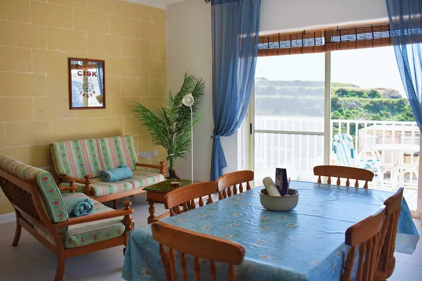 Appartement de vacances convivial et familial avec terrasse | Proche Xlendi Tower | Vue mer | Avec animaux acceptés - Image 1