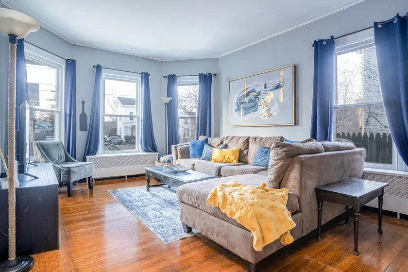 Downtown artistic home in a historic district - Image 1