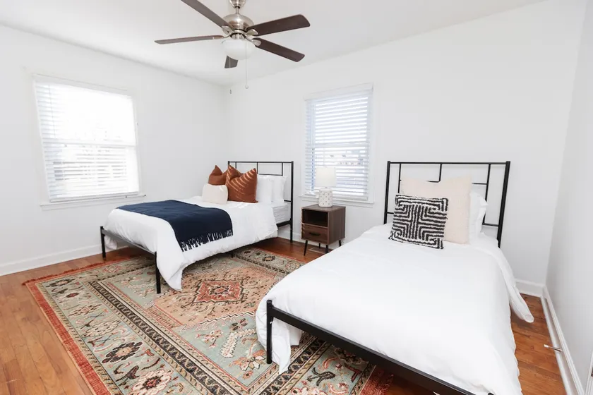 BNB by 18th for 5 Guests w/ Kitchen - Close to MSU - Image 1