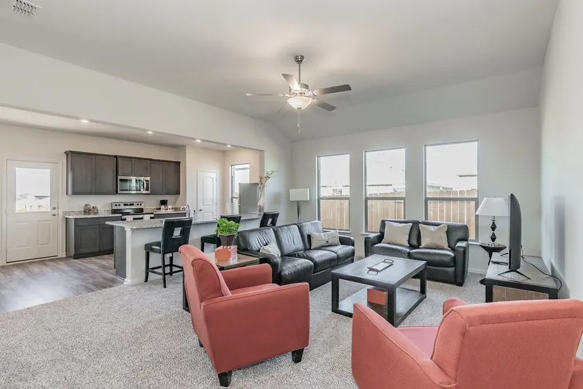 Modern Spacious 4BR New Built Retreat ~ Fam&Group - Image 1