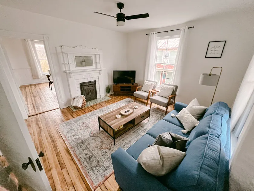 Diamond Hill Place - Walking Distance to Downtown - Image 1