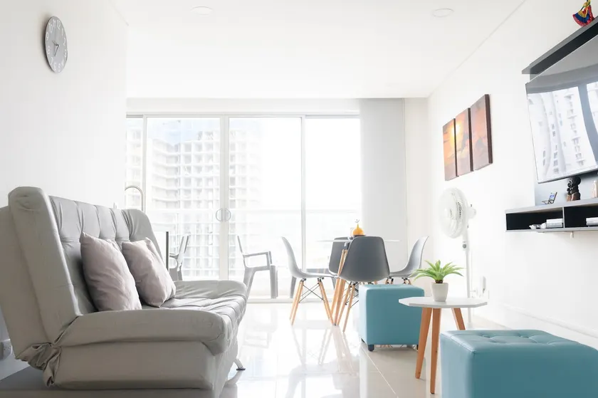 Ideal Apartment with a Pool, A/C, Close to Airport and Downtown - Image 1