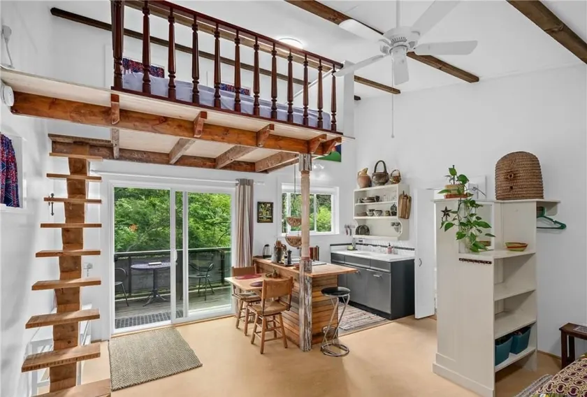 Penland Retreat, Cozy, Open Loft Apartment - Image 1
