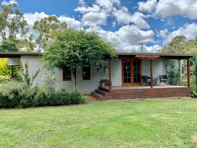 Exquisite Country Cottage in Private Rural Setting. - Image 1