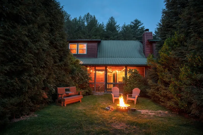 Rustic Mtn. lodge on river with private hot tub - Image 1