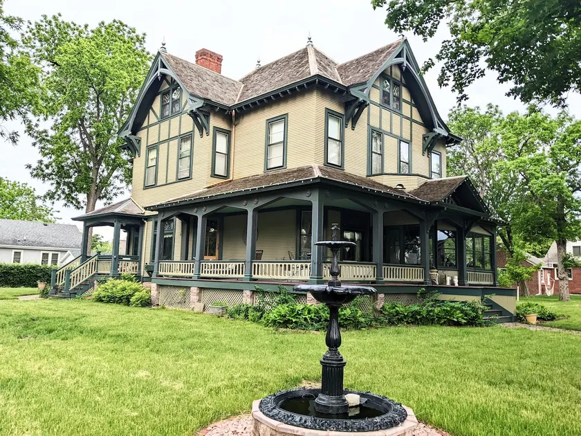 Historic home, large private suite & hot tub - Image 1