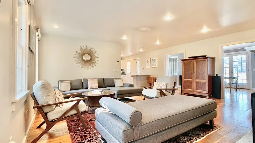 Historic Shoreline Home to enjoy all seasons ! - Image 1