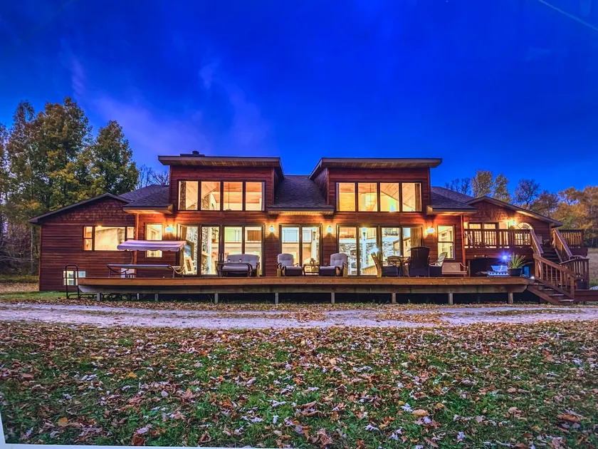Great Getaway! Beautiful, Private Lake Home - Image 1