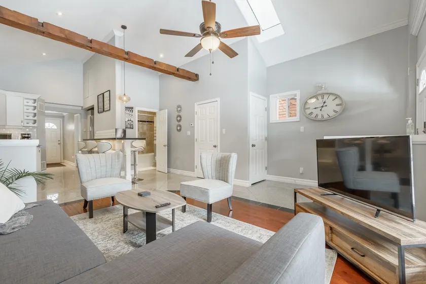 Trendy Downtown Home + Parking, COZY Hess House!!! - Image 1