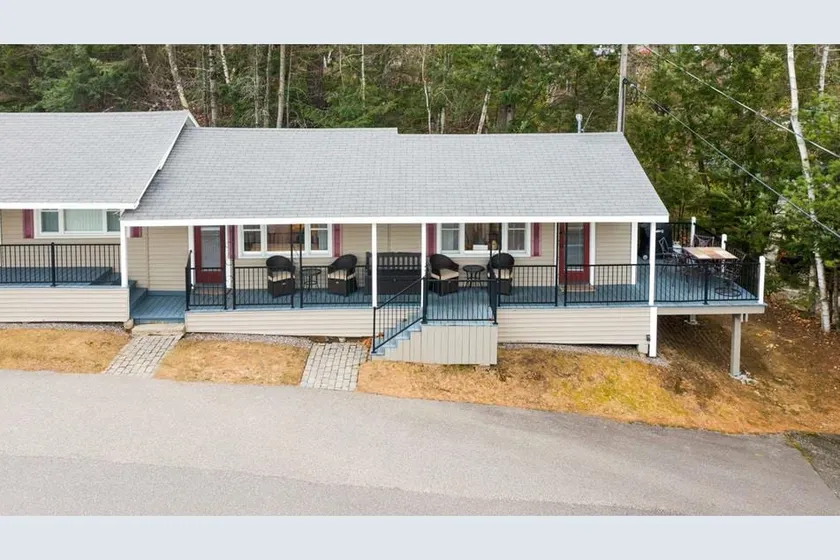 Sleeps 6, 2 Bath, Large Private Deck, Beach & Pool - Image 1
