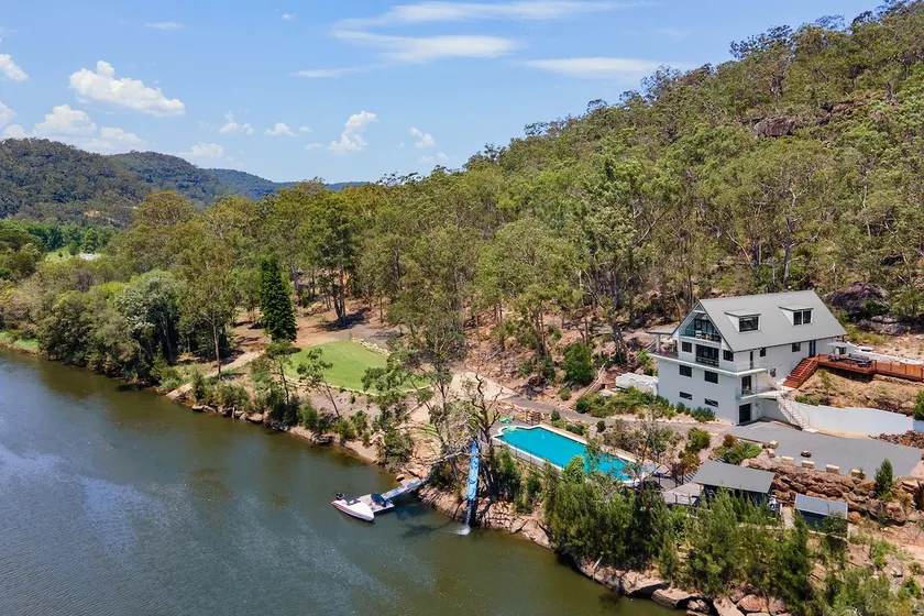 Macdonald Lodge - A Luxury Riverfront Retreat - Image 1