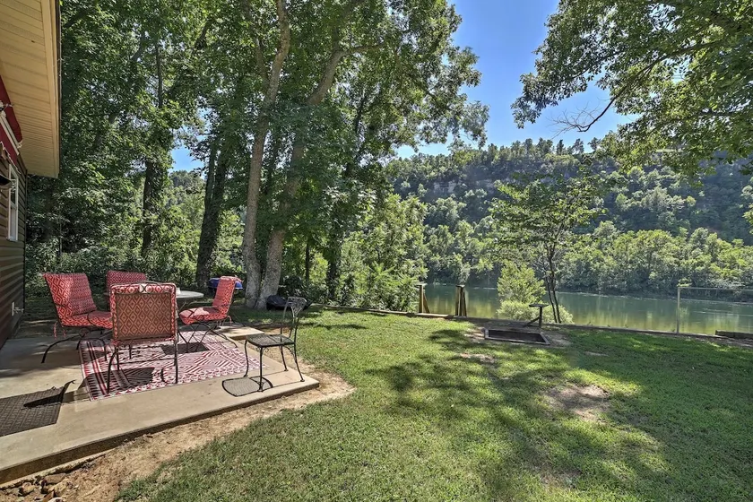 Directly on White River! Walk-in access! - 1/4 mile from White Hole Access. - Image 1