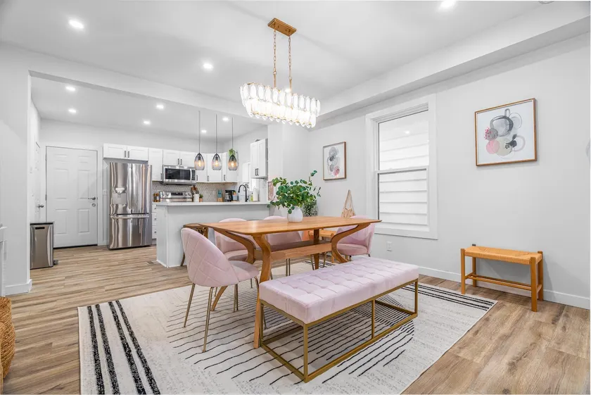 Adorable 3-bedroom home, downtown w free parking - Image 1