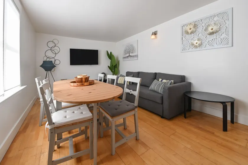 Pet Lovers' Cozy Retreat Near UCB & Subway - Image 1
