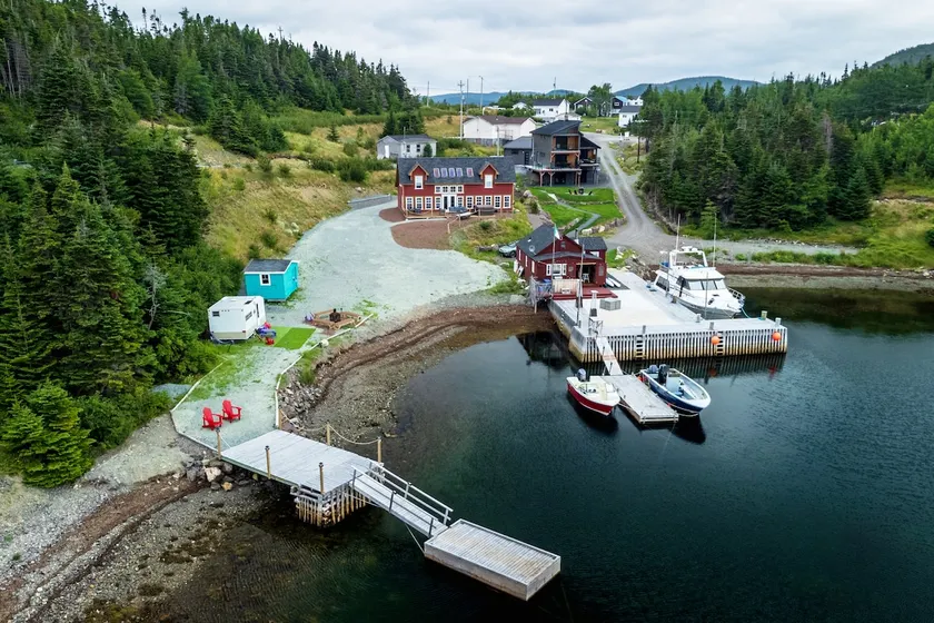 Trinity Baycation Rental - Beach, HotTub, Kayaks! - Image 1