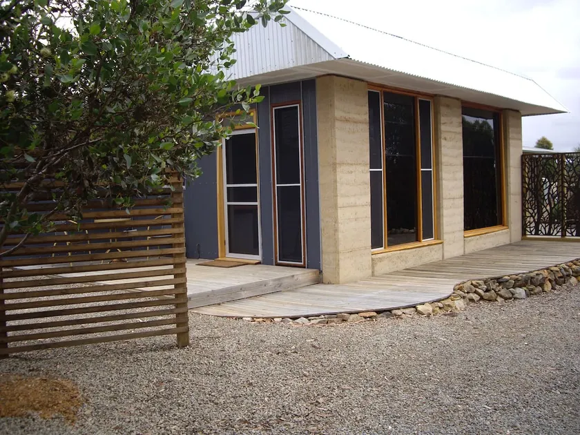 Wedgetaildown Accommodation ”Into the Wild” - Image 1
