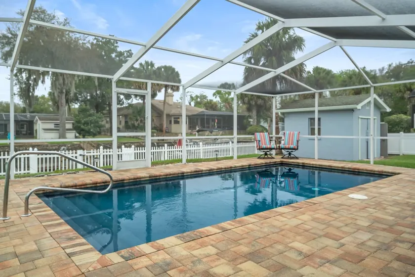 Waterfront Pool & Dock, Minutes to Springs & Gulf - Image 1