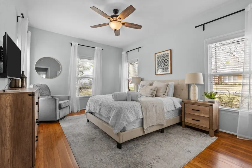 Quaint and Cozy Historic Home in Downtown Weatherford - Image 1