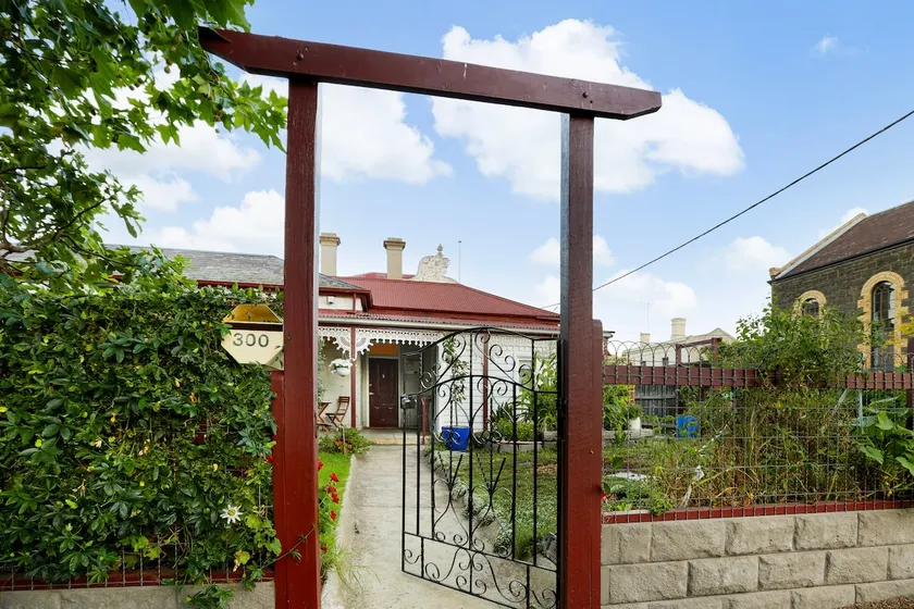 Fitzroy heritage house private 2-bedroom apartment - Image 1