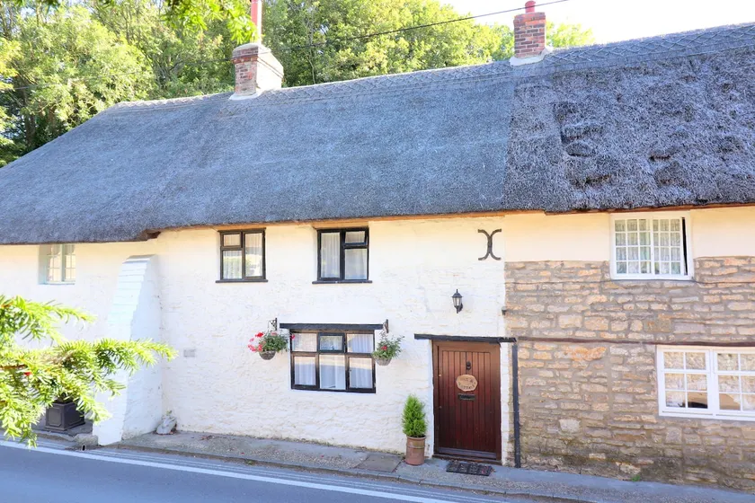 Thatched Cottage by Lulworth Cove & Durdle Door - Image 1