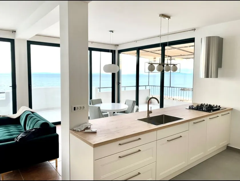 Luxurious Four Bedroom Beach Penthouse - Image 1
