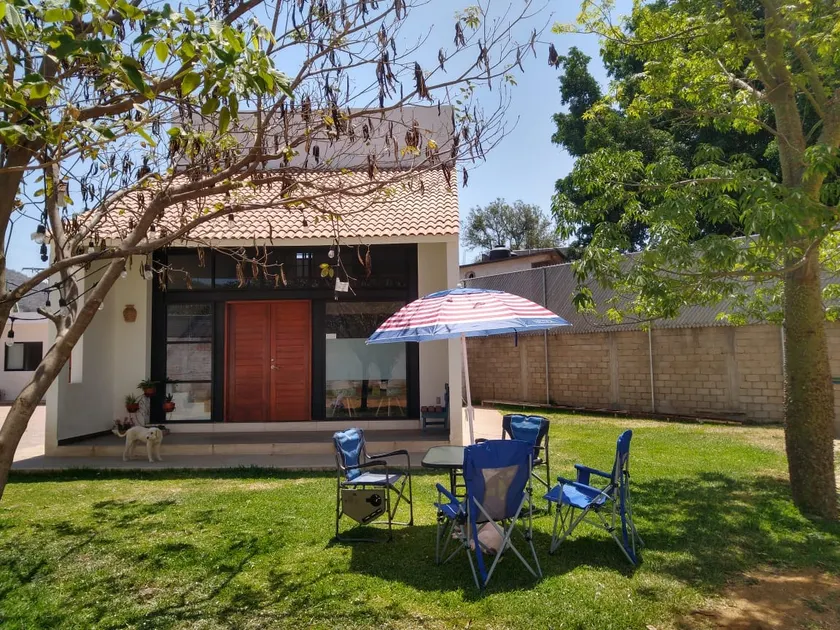 Entire villa for 4, w/ parking on premises - Image 1