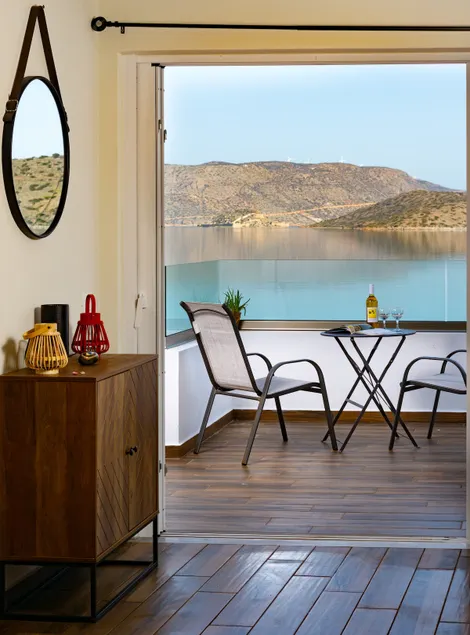 Elounda Harmony Sea front apartment - Image 1