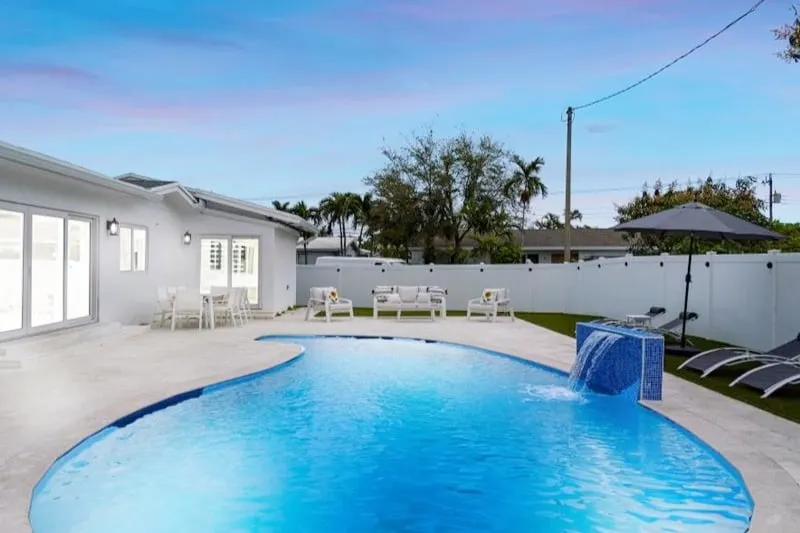 Villa Bianco ☀️Spacious Luxury 5 bed 3.5 bath ☀️New Pool & BBQ ☀️Aventura Mall  - Image 1