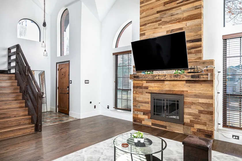 Modern Elegance Prime Location in Carrollton - Image 1