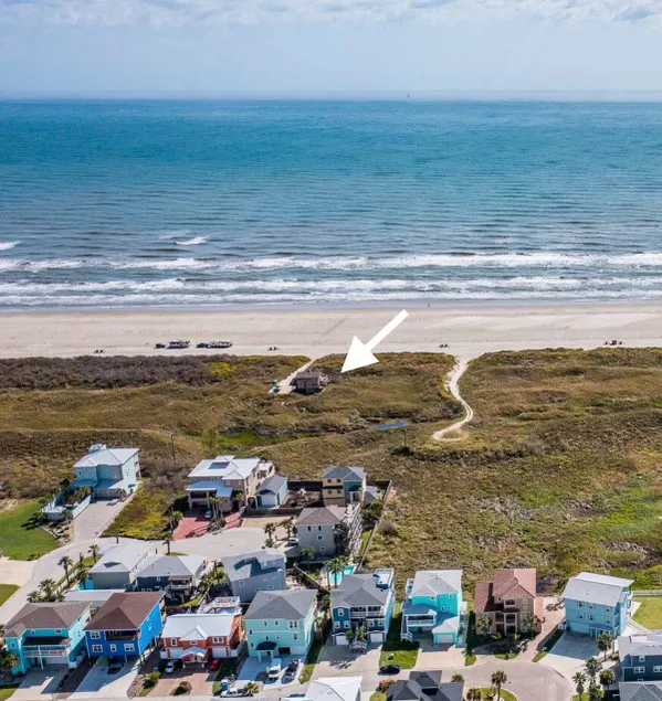 The Dune House - Beachfront w/ Direct Access! - Image 1
