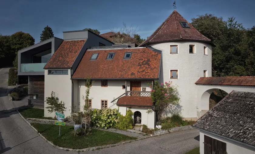 The old gate tower - Image 1