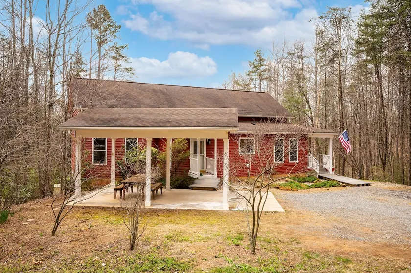 10-Acre Dog-Friendly House w Grill & Near Wineries - Image 1