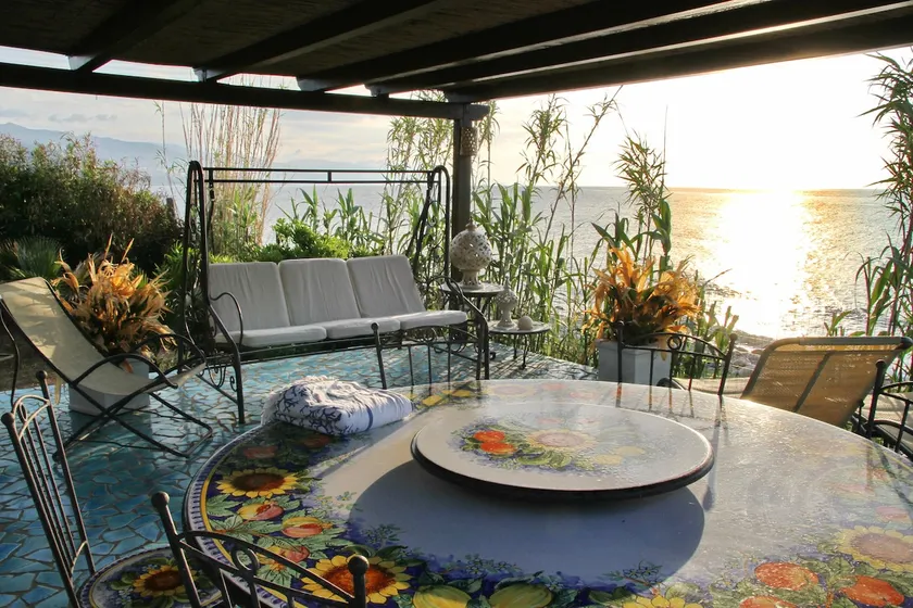 PRIVATE BOUTIQUE VILLA with private access to the sea - Image 1