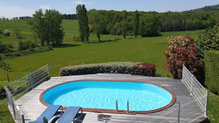 Quiet and bright house with pool. - Image 1