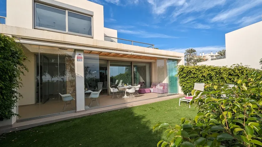 PARADISE beachfront luxury villa - Image 1