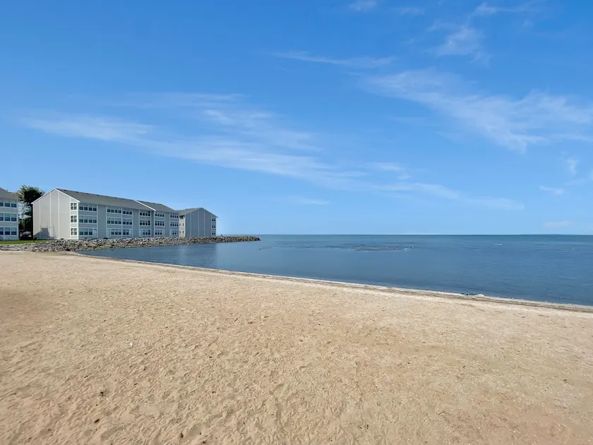 Waterfront 1 Bdrm condo w/ Pool - Walk to the Jet! - Image 1