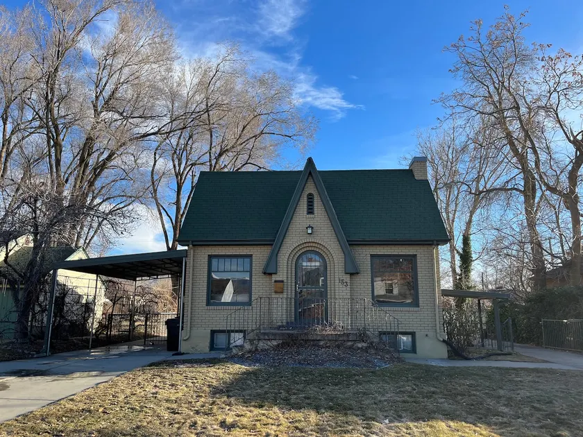 Cozy Vintage Cottage off Main - Image 1
