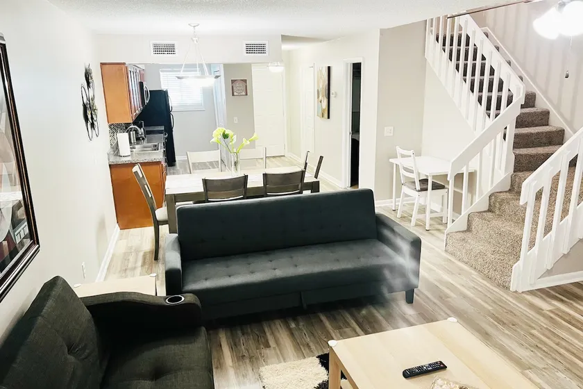Mandarin Cheerful 2 Bedroom Townhouse w/fireplace - Image 1