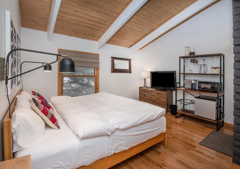 Cozy hotel room unit in the heart of Vail Valley - Image 1