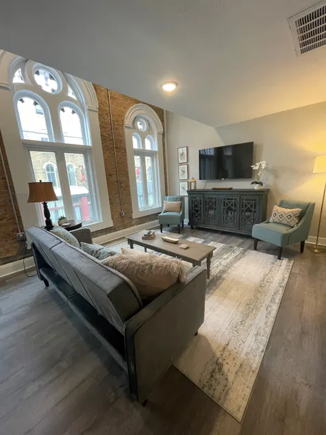 Sophisticated 1 bdrm downtown Laf just min to PU - Image 1